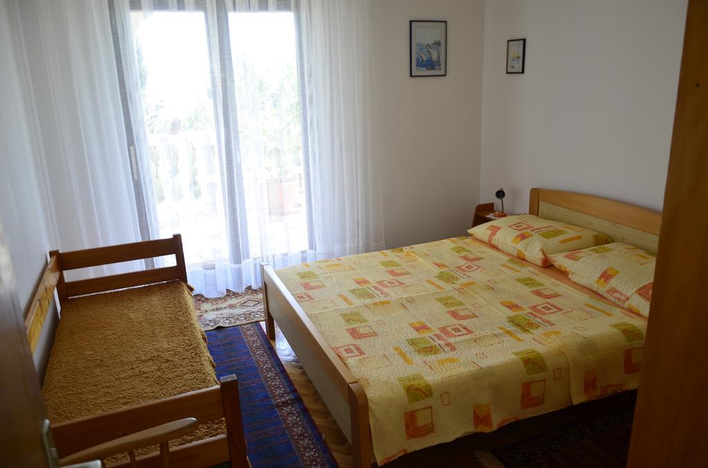 Apartment Anton Pinezići Eksteriør bilde