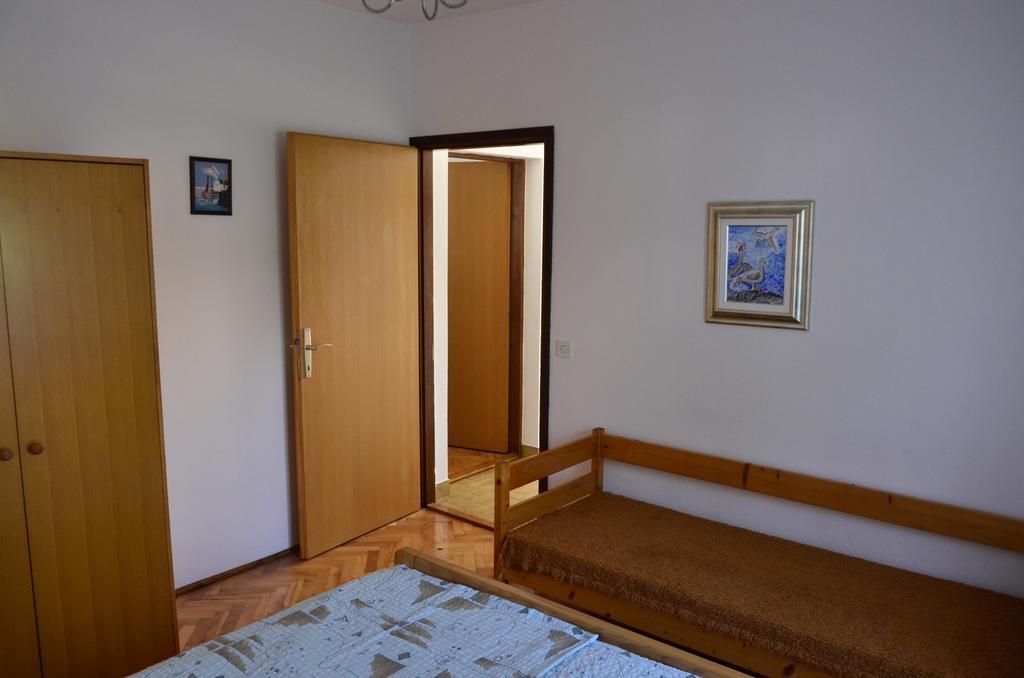 Apartment Anton Pinezići Eksteriør bilde